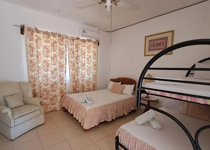 Georgi, Junquillal Hotel 3*