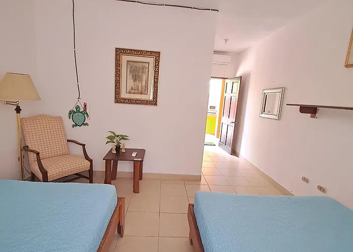 Georgi, Junquillal Hotel 3*