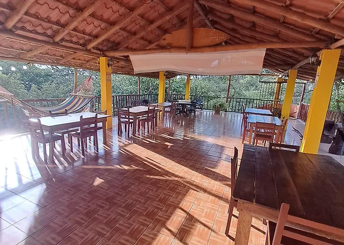 Georgi, Junquillal Hotel