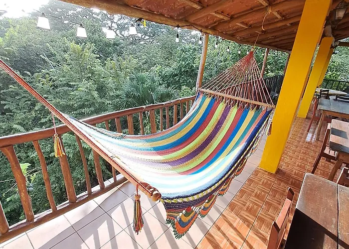 Georgi, Junquillal Hotel Veintisiete de Abril