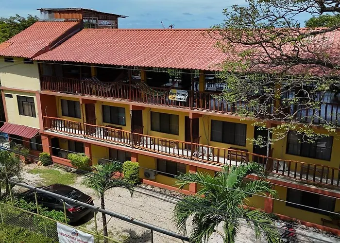 Georgi, Junquillal Hotel